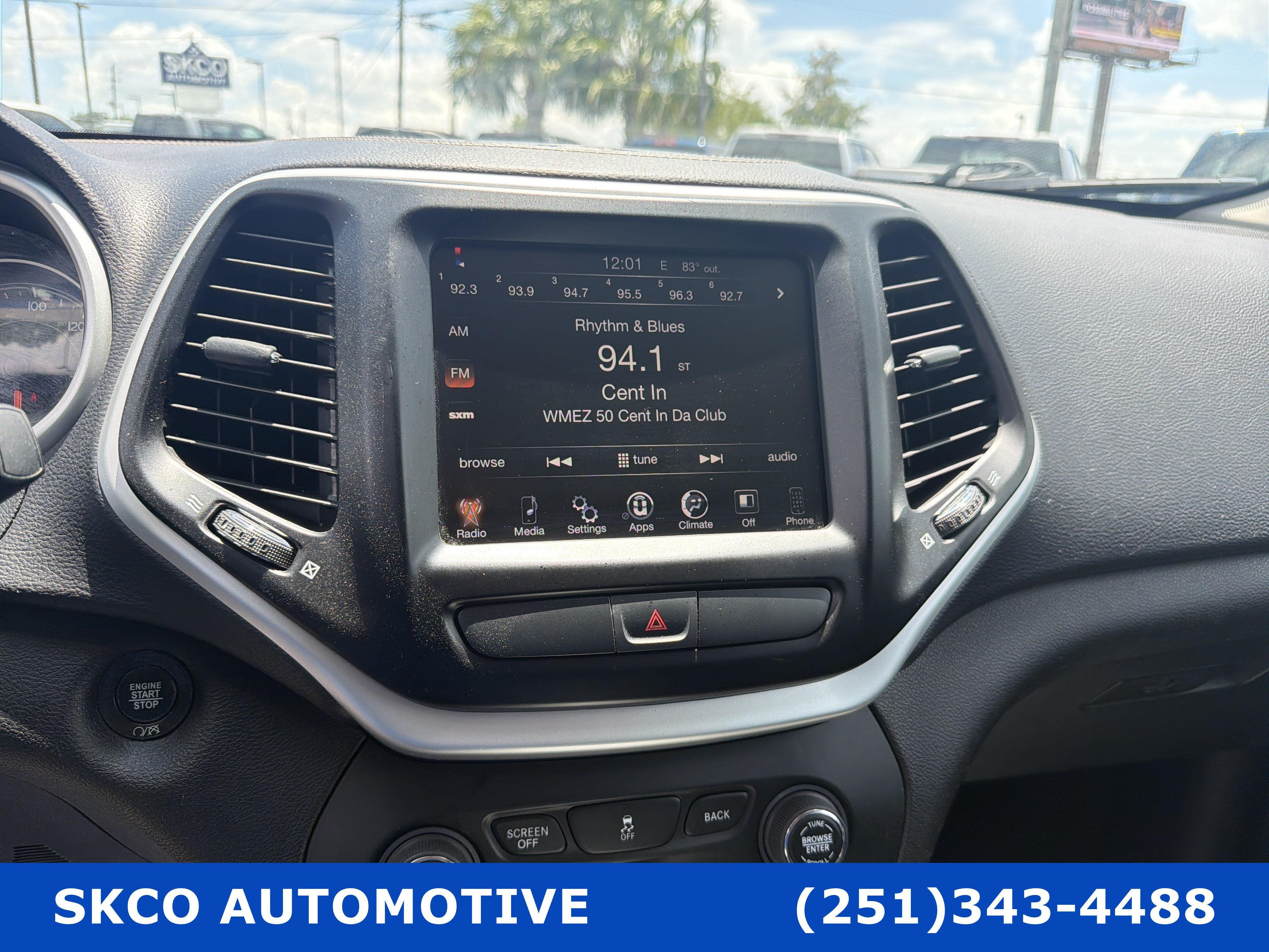 Used 2018 Jeep Cherokee Latitude Plus AWD/4WD image 16