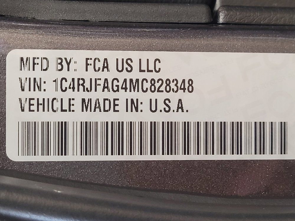 Used 2021 Jeep Grand Cherokee Laredo AWD/4WD image 33