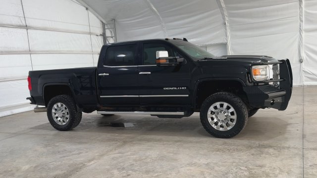 Used 2017 GMC Sierra 2500 Denali w/ Duramax Plus Package AWD/4WD image 6