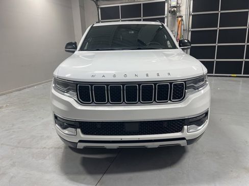 Used 2024 Jeep Wagoneer Series II image 2