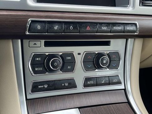 Used 2013 Jaguar XF image 24