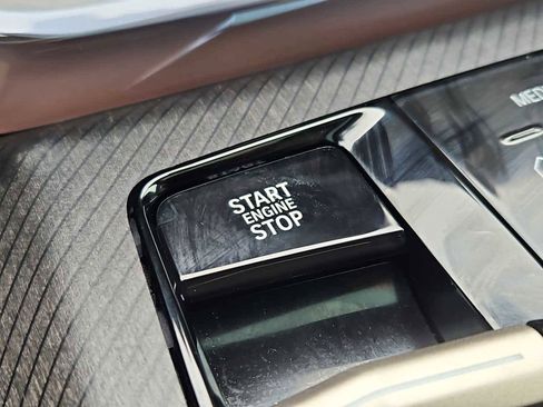 Used 2025 BMW X3 xDrive30i w/ Convenience Package image 25