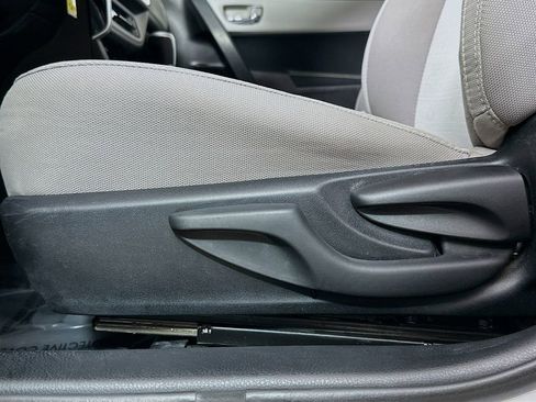 Used 2017 Toyota Corolla LE image 22