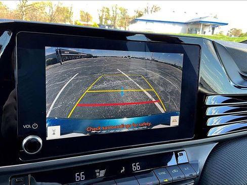 Used 2025 Toyota Camry SE FWD image 21