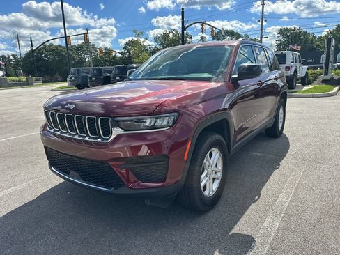 Used 2025 Jeep Grand Cherokee Laredo w/ Luxury Tech Group I AWD/4WD image 4