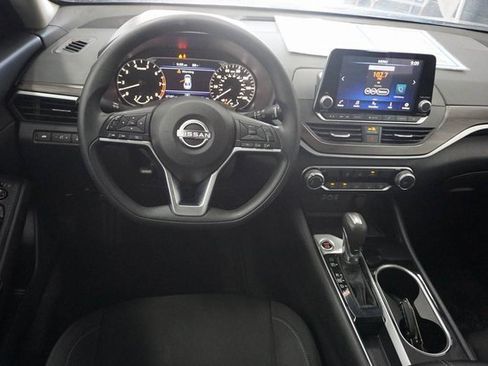 Used 2024 Nissan Altima 2.5 SV image 16