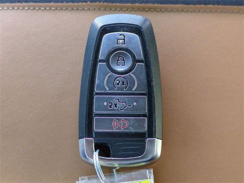 Used 2024 Ford F350 Platinum w/ FX4 Off-Road Package image 30