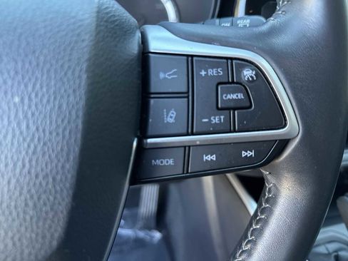 Used 2024 Toyota Highlander LE image 24