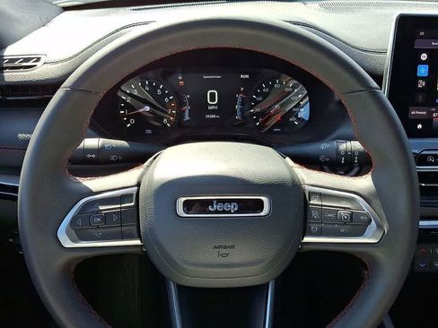 Used 2025 Jeep Compass Trailhawk AWD/4WD image 18
