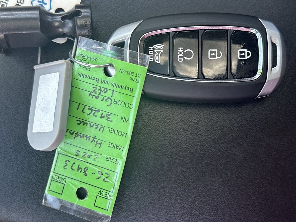 Used 2025 Hyundai Venue SEL FWD image 23