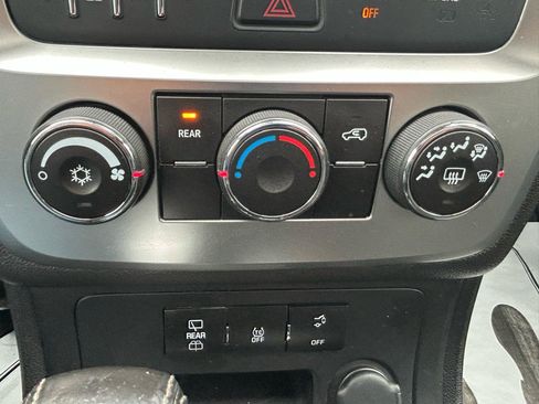 Used 2014 GMC Acadia SLE FWD image 25