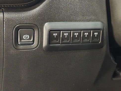 Used 2021 Chevrolet Silverado 2500 LTZ w/ LTZ Convenience Package AWD/4WD image 15