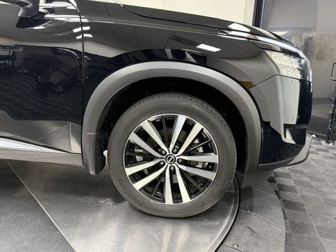 Used 2025 Nissan Pathfinder Platinum w/ Cargo Package AWD/4WD image 9