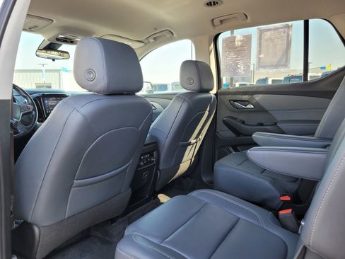 Used 2020 Chevrolet Traverse LT w/ Driver Confidence II Package AWD/4WD image 14