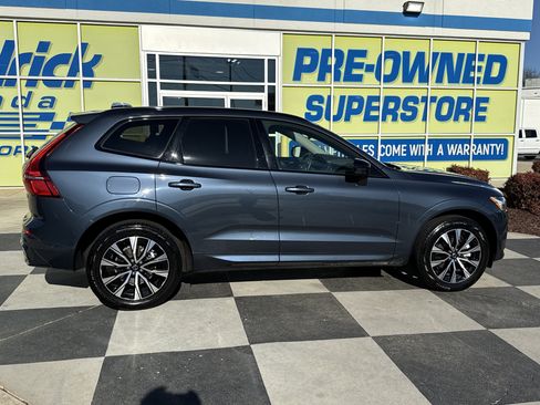 Used 2025 Volvo XC60 B5 Plus image 11