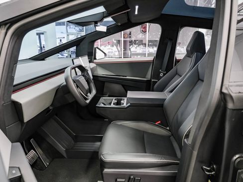 Used 2024 Tesla Cybertruck AWD Crew Cab image 4