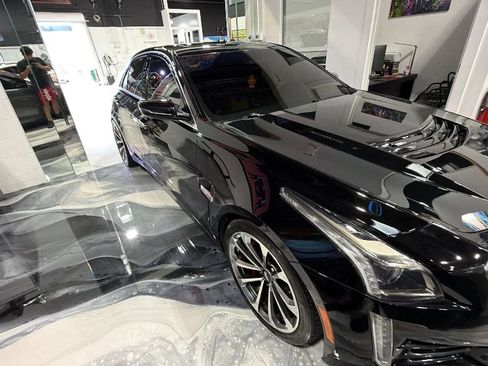 Used 2018 Cadillac CTS V w/ Luxury Package RWD image 2