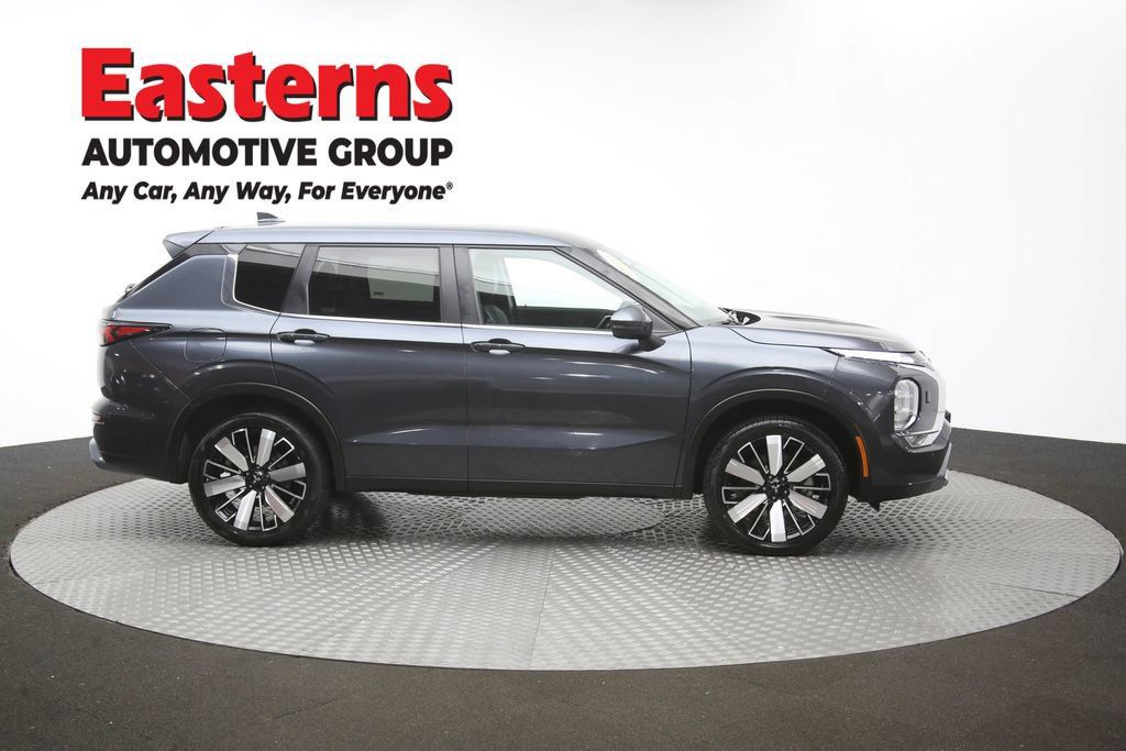 Used 2025 Mitsubishi Outlander SE AWD/4WD image 46