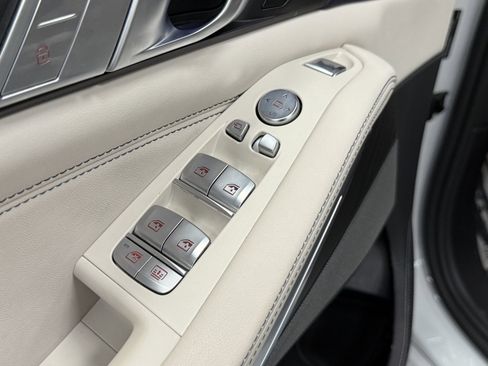 Used 2021 BMW X7 M50i w/ Dynamic Handling Package image 22