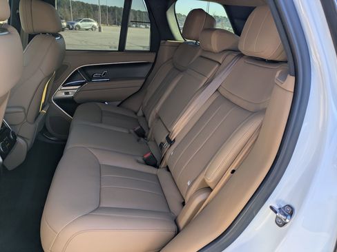 Certified 2025 Land Rover Range Rover SE image 26