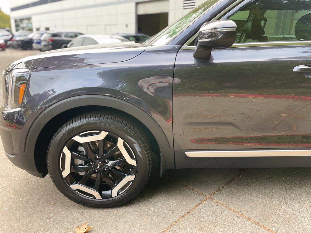 Used 2025 Kia Telluride EX w/ EX Captain's Chair Package AWD/4WD image 9