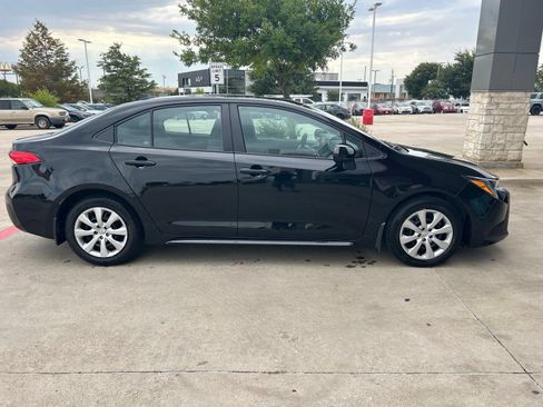 Used 2025 Toyota Corolla LE FWD image 7