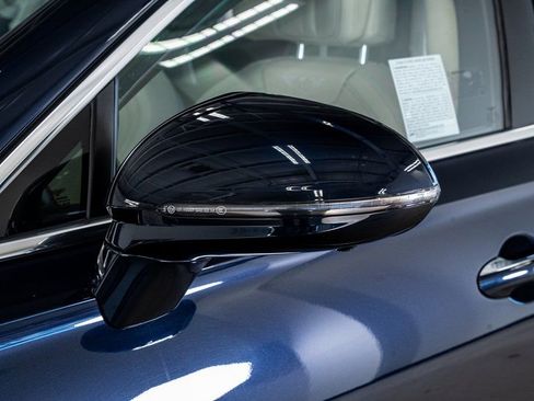 Used 2020 Bentley Flying Spur W12 image 23