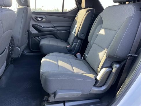 Used 2022 Chevrolet Traverse LT image 23