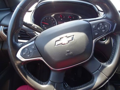 Used 2022 Chevrolet Traverse LT FWD image 17