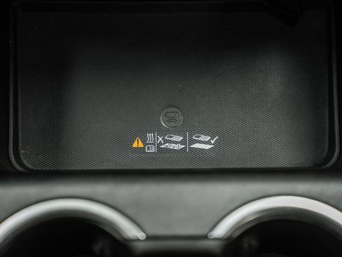 Used 2021 Chevrolet Suburban Z71 image 32