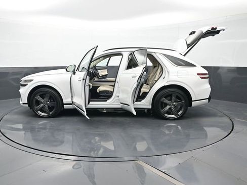Used 2023 Genesis GV70 3.5T Sport w/ Sport Prestige Package AWD/4WD image 27