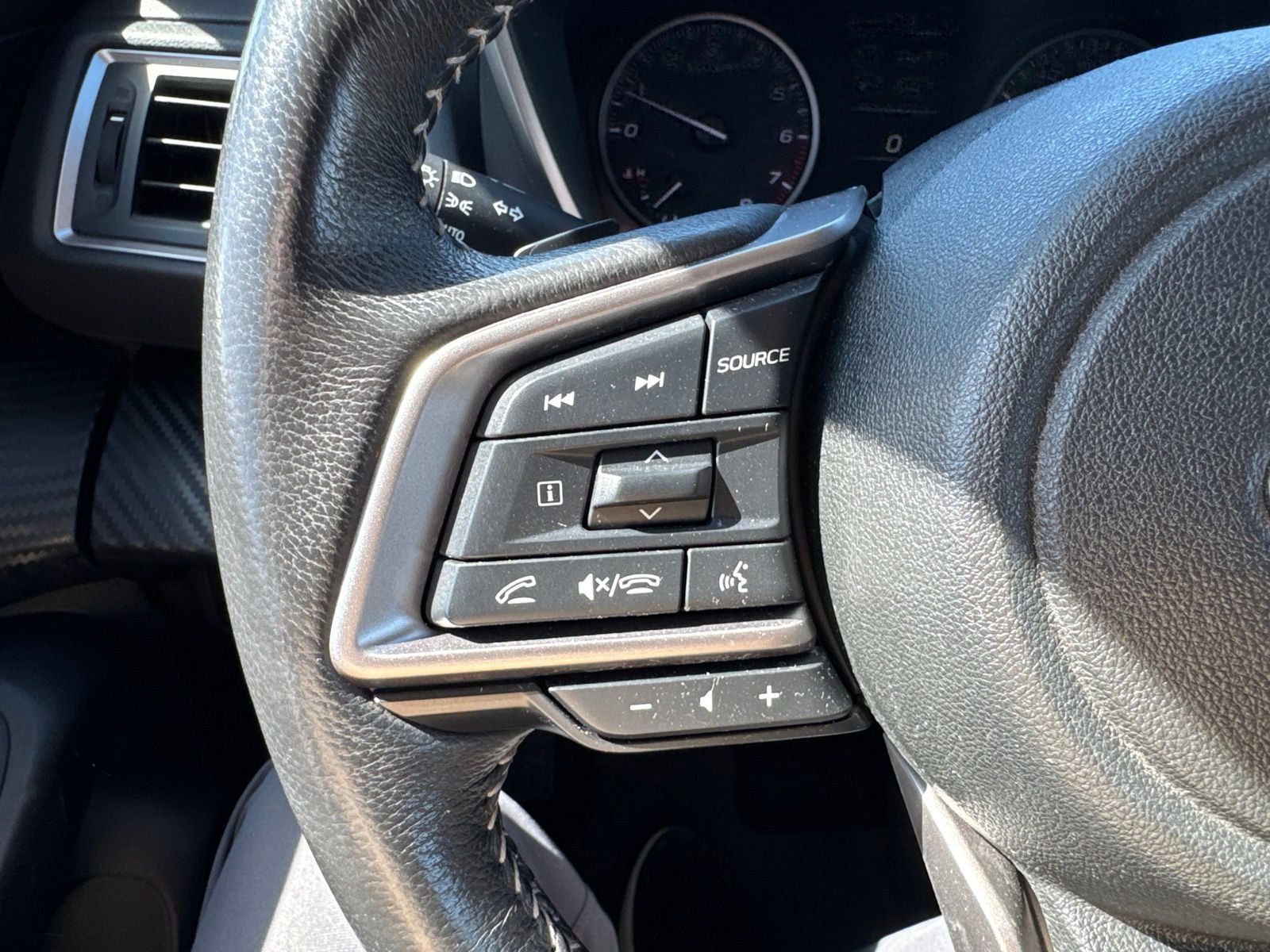 Used 2023 Subaru Ascent Premium w/ Convenience Package AWD/4WD image 18