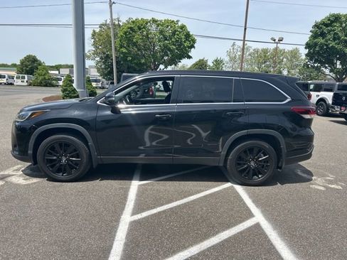 Used 2019 Toyota Highlander SE AWD/4WD image 4