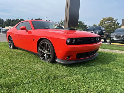Used 2017 Dodge Challenger R/T Scat Pack RWD image 1