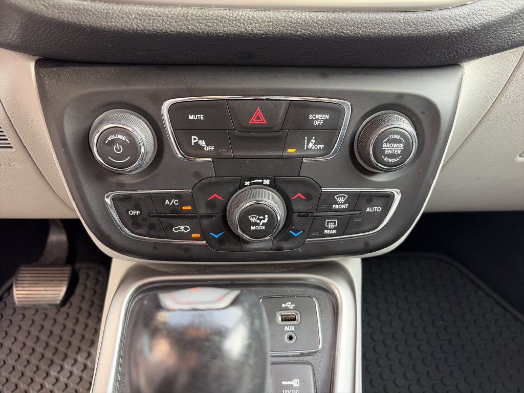 Used 2018 Jeep Compass Latitude w/ Popular Equipment Group AWD/4WD image 29
