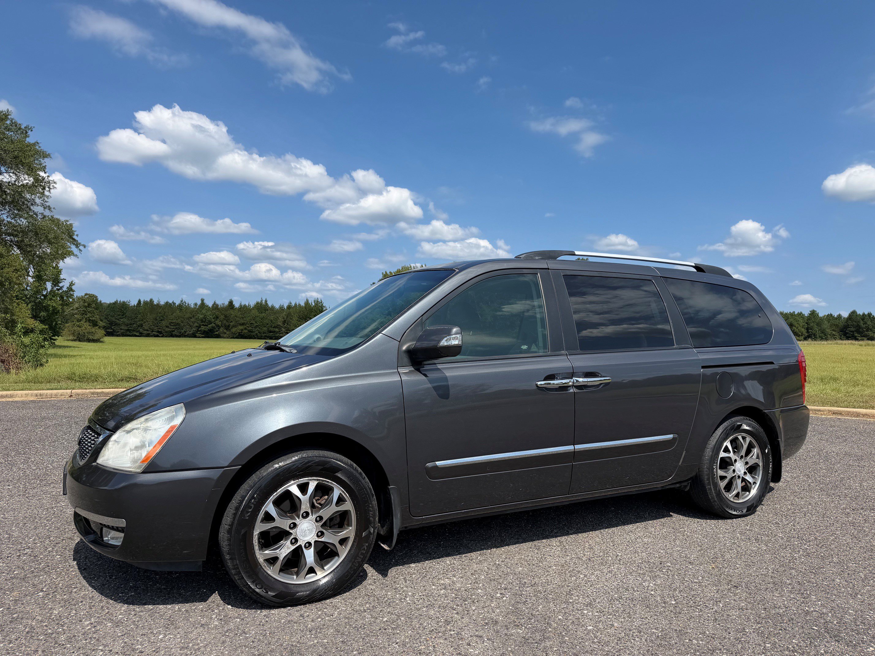 Used 2014 Kia Sedona EX w/ Luxury Package FWD image 1