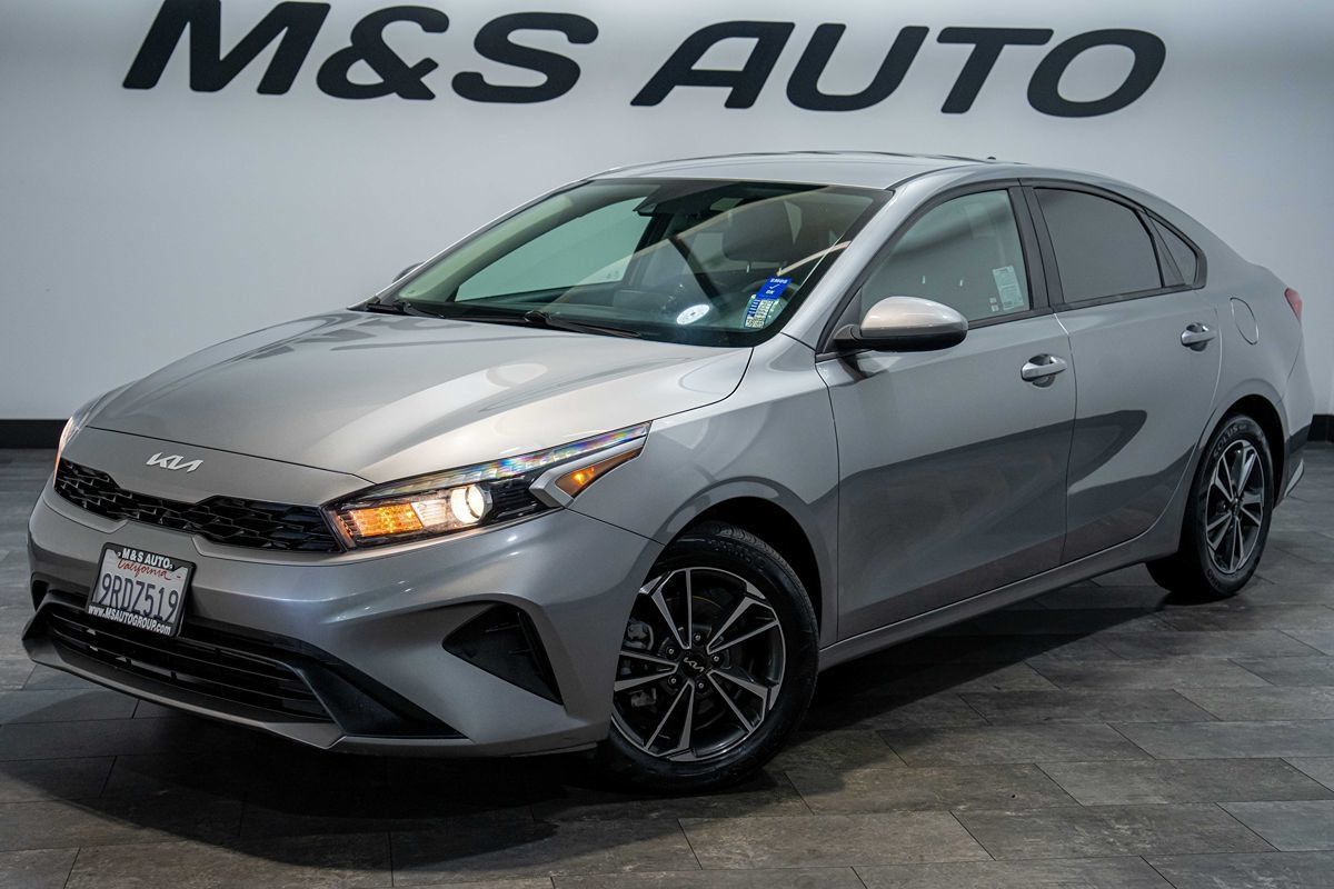 Used 2022 Kia Forte LXS FWD image 2