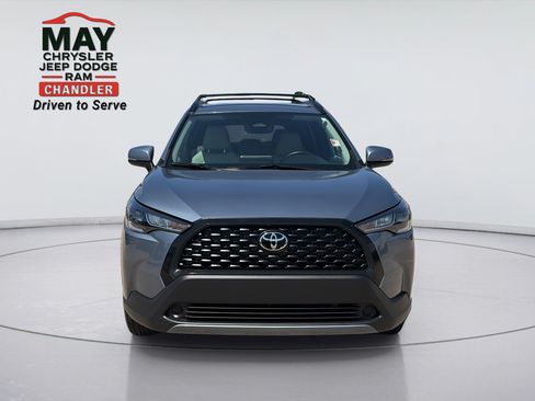 Used 2024 Toyota Corolla Cross LE FWD image 2