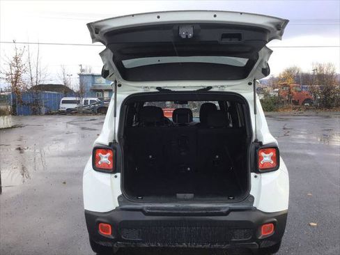 Certified 2022 Jeep Renegade Altitude w/ Convenience Group image 11