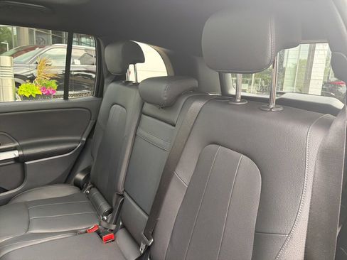 Used 2025 Mercedes-Benz GLB 250 image 14