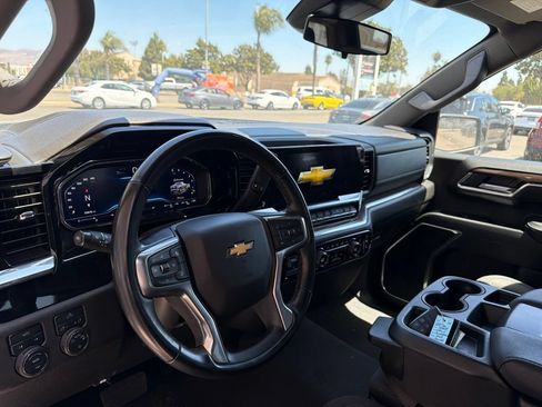 Used 2025 Chevrolet Silverado 1500 LT AWD/4WD image 7