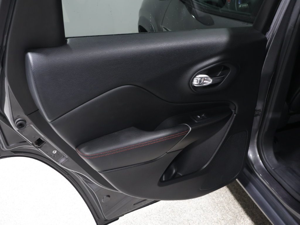 Used 2019 Jeep Cherokee Trailhawk w/ Cold Weather Group AWD/4WD image 19