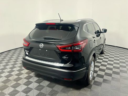 Used 2021 Nissan Rogue Sport SV image 3