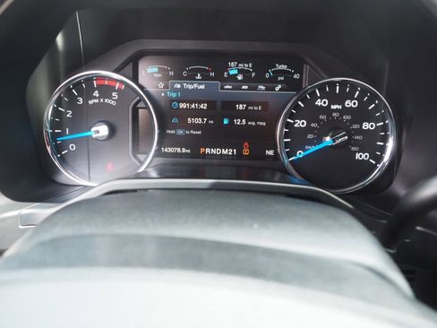 Used 2017 Ford F250 Platinum w/ FX4 Off-Road Package AWD/4WD image 26