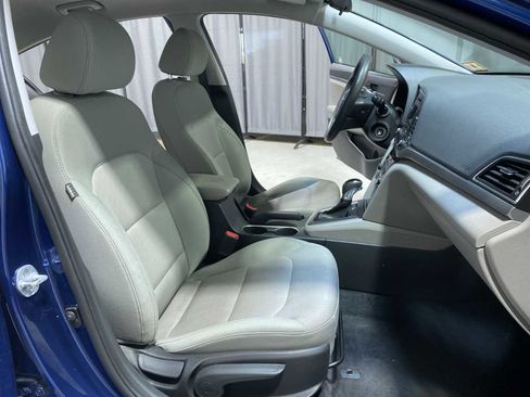 Used 2017 Hyundai Elantra SE FWD image 14