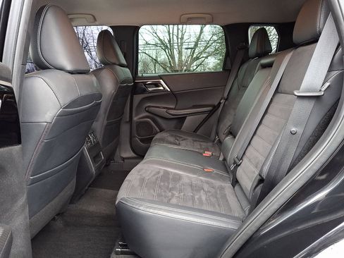 Used 2022 Mitsubishi Outlander SE image 10