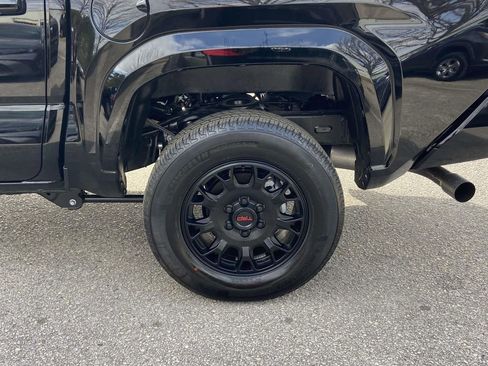 Used 2025 Toyota Tacoma TRD Sport image 8