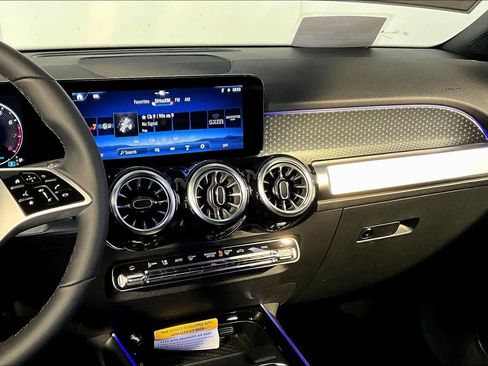 New 2026 Mercedes-Benz GLB 250 4MATIC image 8