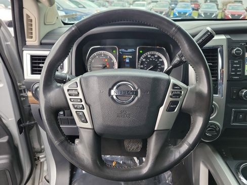 Used 2017 Nissan Titan SL image 21