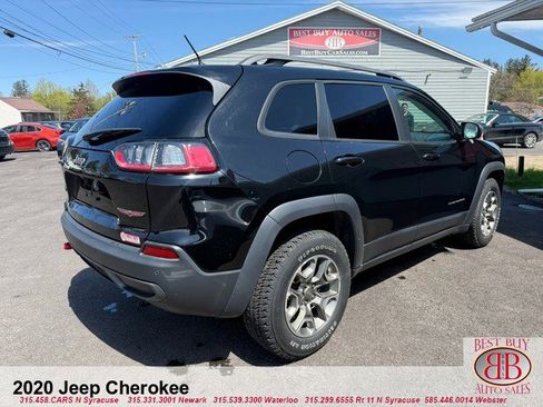 Used 2020 Jeep Cherokee Trailhawk w/ Cold Weather Group AWD/4WD image 3